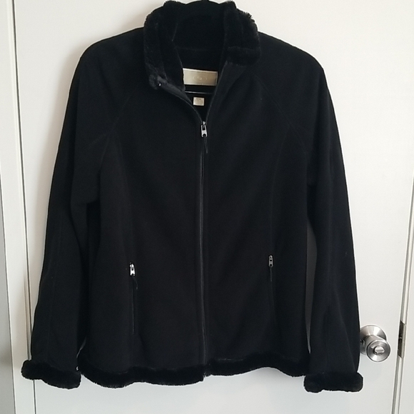 GreenTea Women's Black Teddy Jacket - Picture 1 of 5